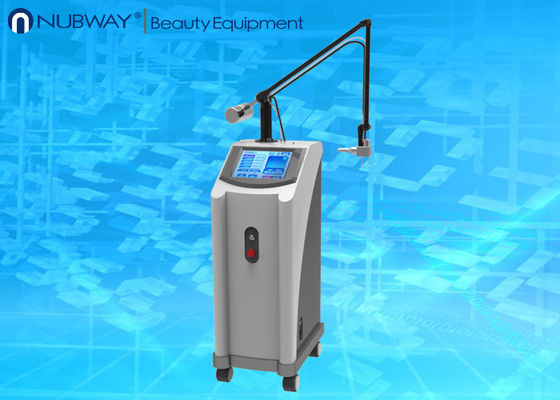 A máquina fracionária do laser do CO2 para a acne scars o tratamento, desbridamento da queimadura