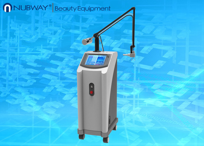 A máquina fracionária do laser do CO2 para a acne scars o tratamento, desbridamento da queimadura