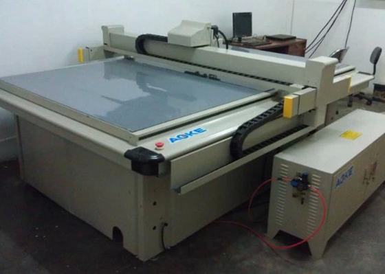 Tabela de cortador ondulada da máquina de corte da amostra do PVC Coroplast dos PP
