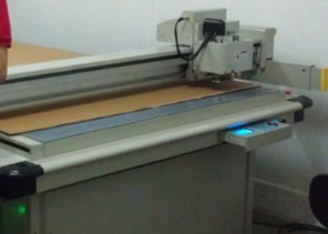 Tabela de cortador ondulada da máquina de corte da amostra do PVC Coroplast dos PP